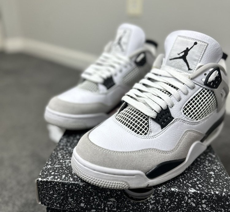 Jordan 4 Retro- Military Black