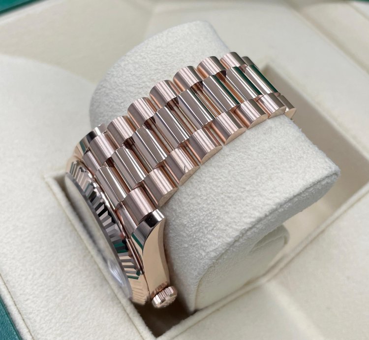 Rolex Day-date 40 Unworn Day-date 40mm Slate Ombre Dial 228235 Rose Gold Presidential Bracelet