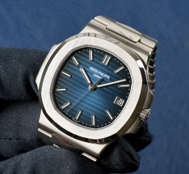 Patek Philippe Nautilus White Gold 2022 Box And Papers