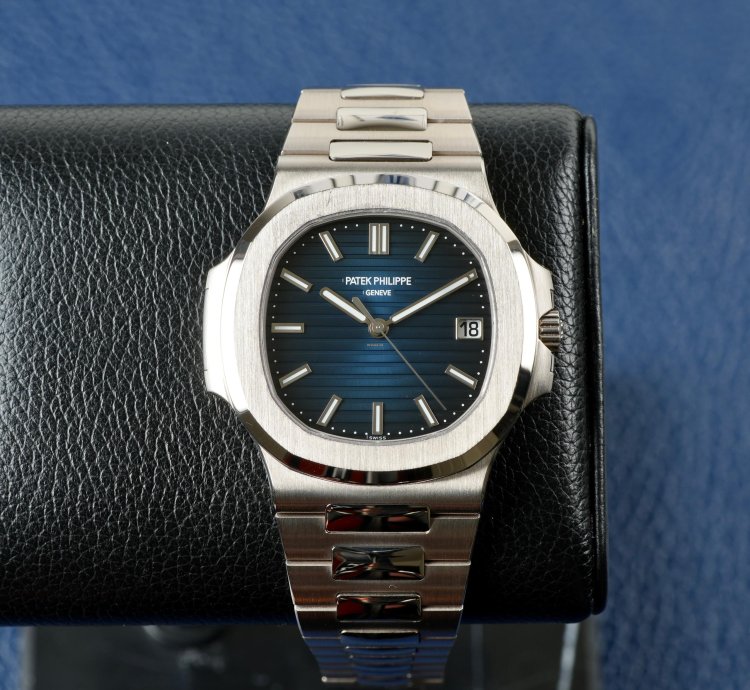 Patek Philippe Nautilus White Gold 2022 Box And Papers