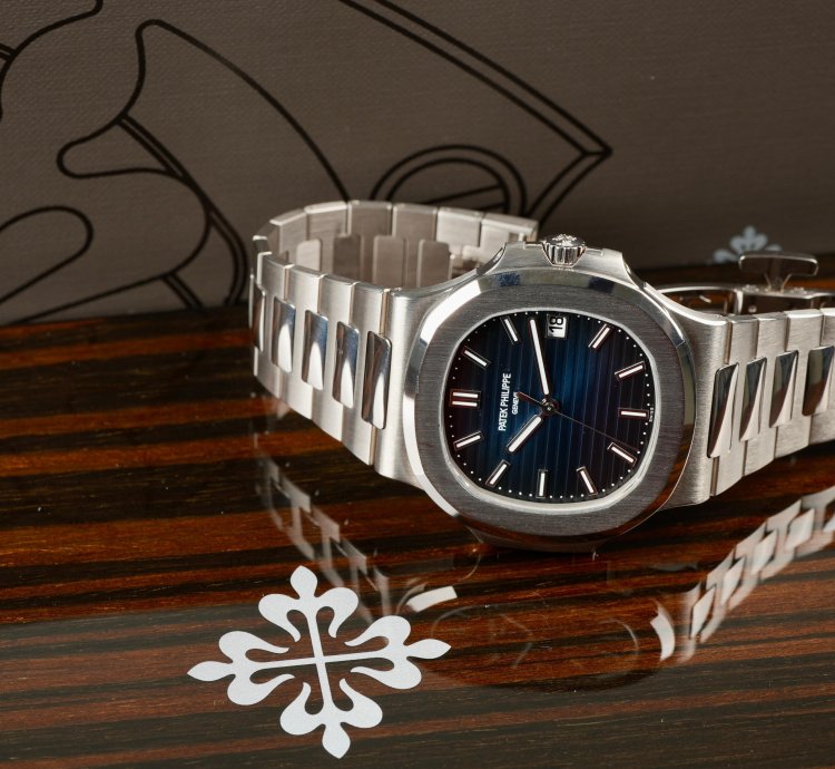 Patek Philippe Nautilus White Gold 2022 Box And Papers