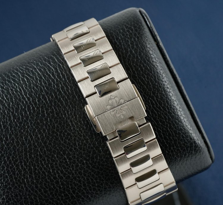 Patek Philippe Nautilus White Gold 2022 Box And Papers