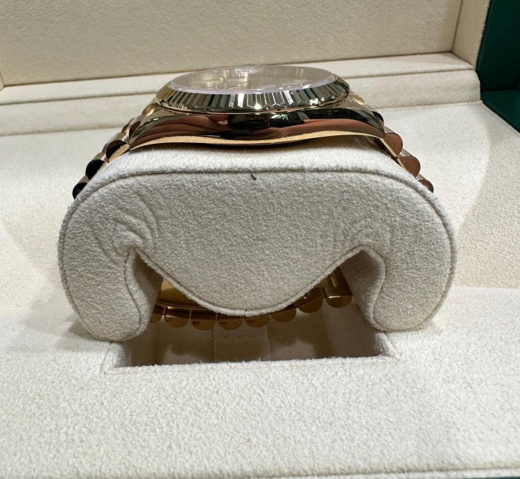 Rolex Day-date 40 Unworn Full Set 2021