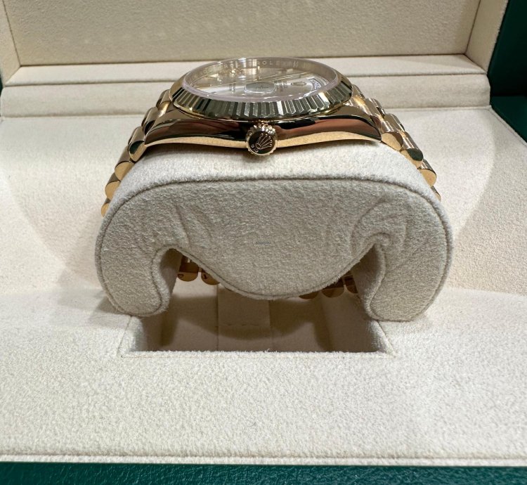 Rolex Day-date 40 Unworn Full Set 2021