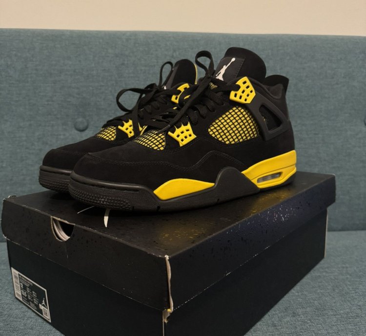 Jordan 4 Thunder