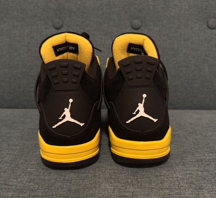 Jordan 4 Thunder