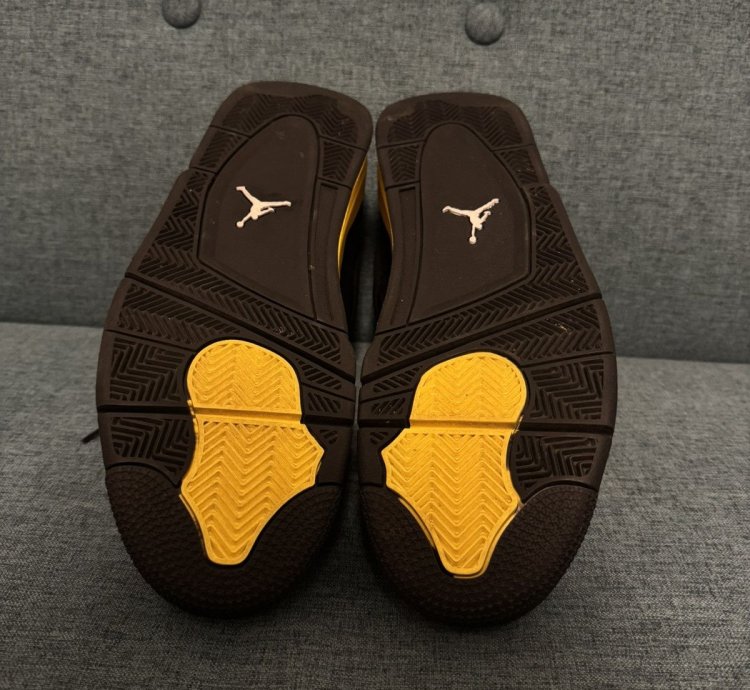 Jordan 4 Thunder