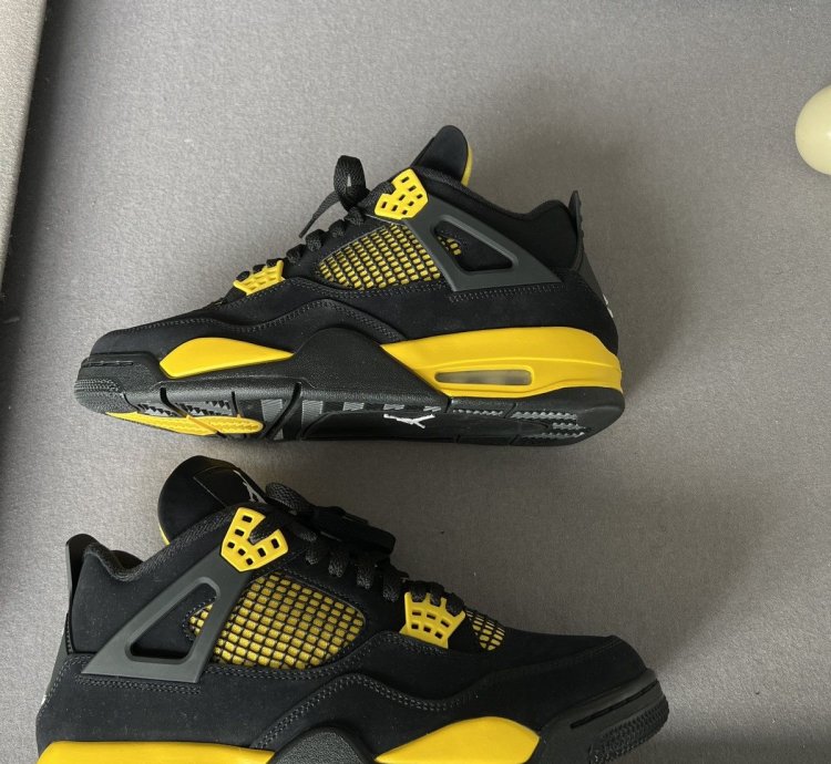 Jordan 4 Thunder 2023 Worn Once