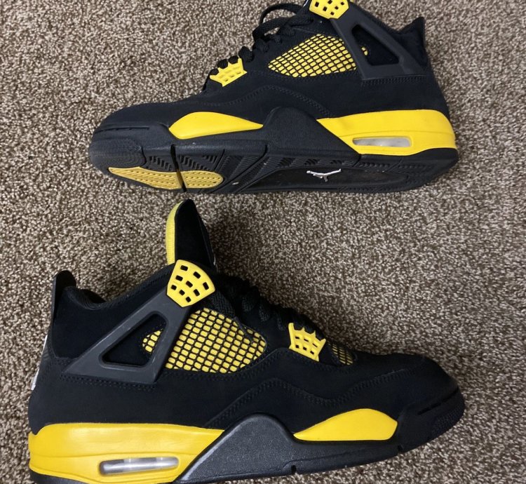 Jordan 4 Thunder Size 10 5 Barely Worn