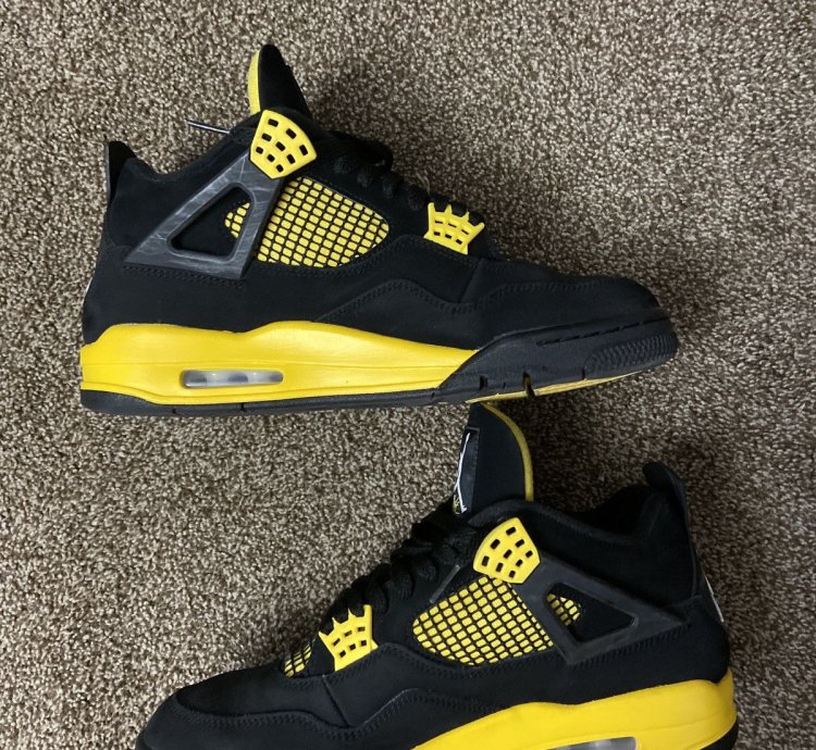 Jordan 4 Thunder Size 10 5 Barely Worn
