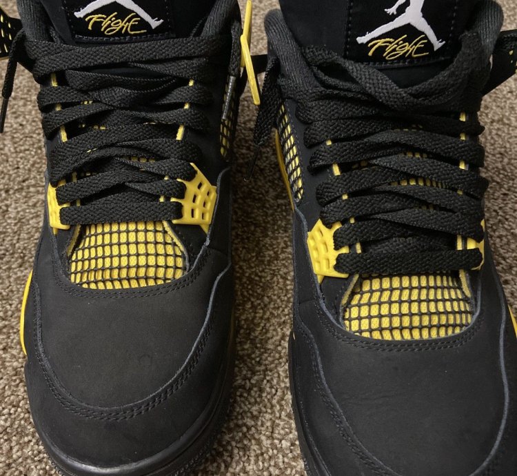 Jordan 4 Thunder Size 10 5 Barely Worn