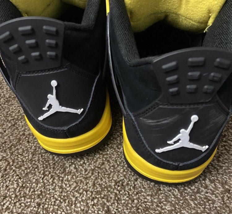 Jordan 4 Thunder Size 10 5 Barely Worn