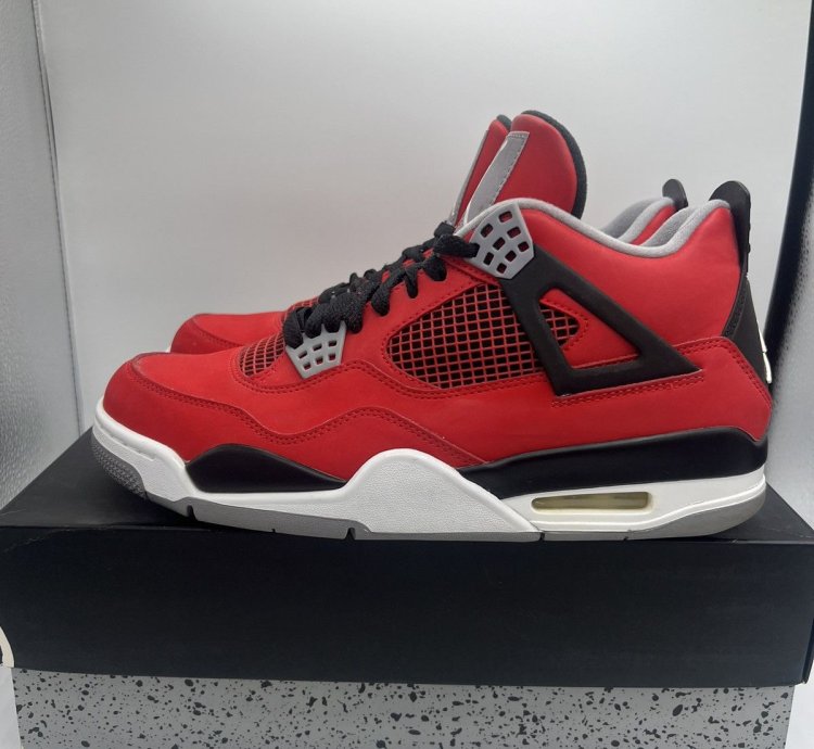 Jordan 4 Toro Bravo