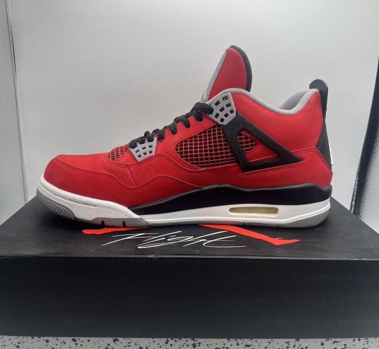 Jordan 4 Toro Bravo