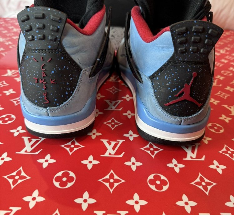 Jordan 4 Travis Scott