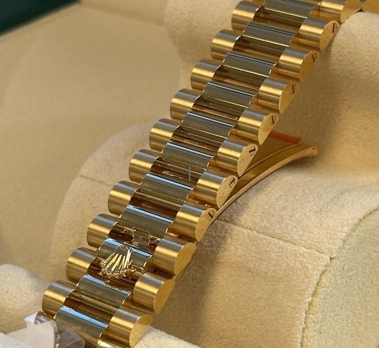 Rolex Day-date 40 Unworn Yellow Gold Day-date 40 Presidential Green Dial 228238 Full Stickers
