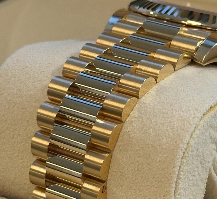Rolex Day-date 40 Unworn Yellow Gold Day-date 40 Presidential Green Dial 228238 Full Stickers