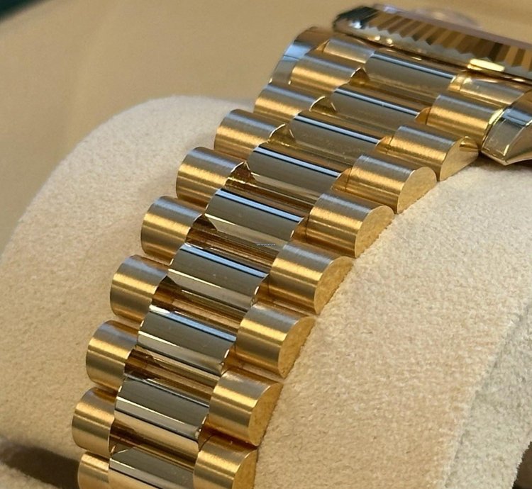 Rolex Day-date 40 Unworn Yellow Gold Day-date 40 Presidential Green Dial 228238 Full Stickers