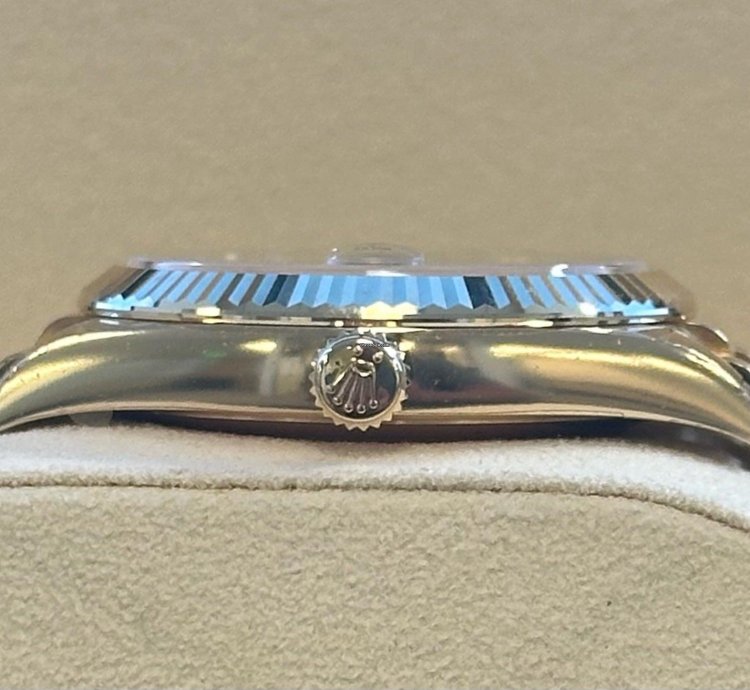 Rolex Day-date 40 Unworn Yellow Gold Day-date 40 Presidential Green Dial 228238 Full Stickers