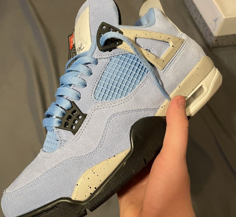 Jordan 4 Unc
