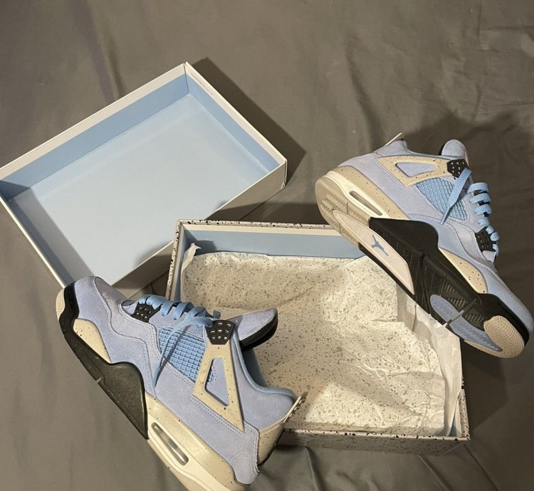 Jordan 4 Unc