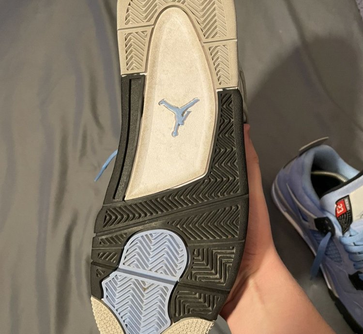 Jordan 4 Unc
