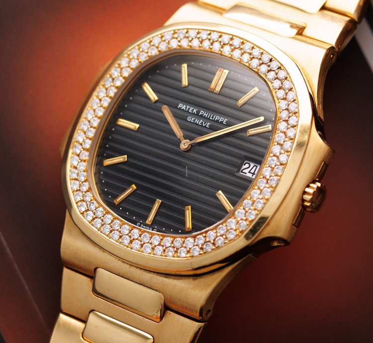 Patek Philippe Nautilus Yellow Gold Nautilus Ref 3700 With Diamond Bezel