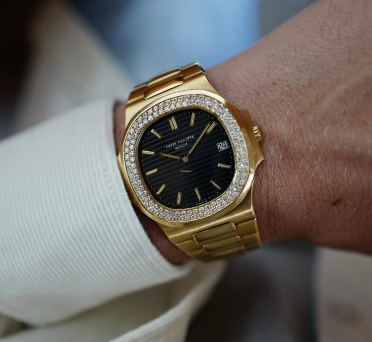 Patek Philippe Nautilus Yellow Gold Nautilus Ref 3700 With Diamond Bezel