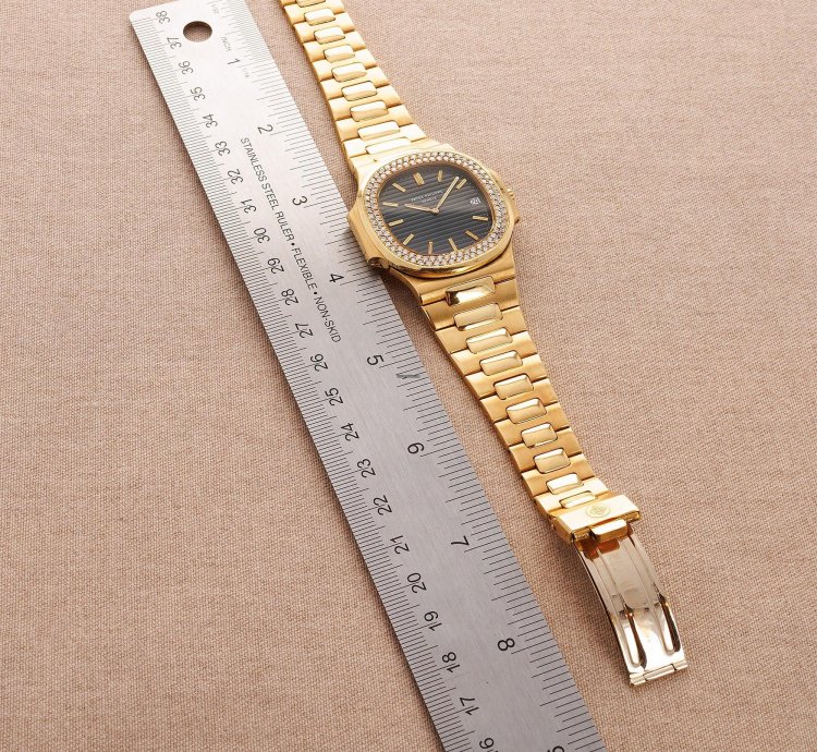 Patek Philippe Nautilus Yellow Gold Nautilus Ref 3700 With Diamond Bezel