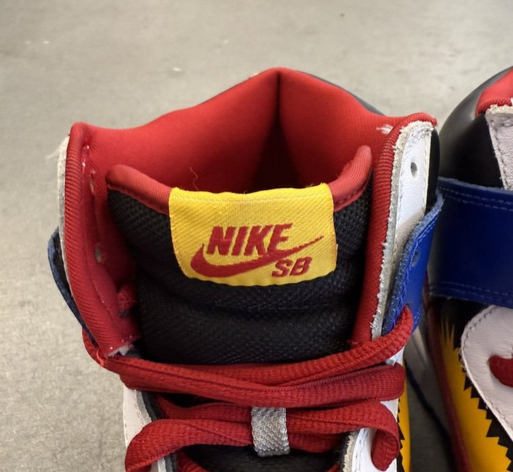 2018 Nike Sb Dunk High Comic 305050-064 Size 12