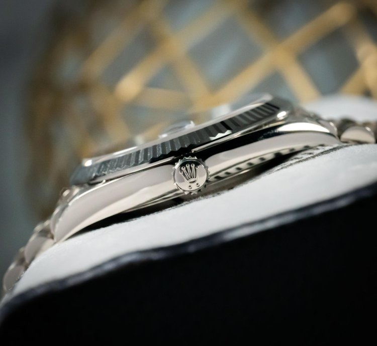Rolex Day-date 40 White Gold Blue Dial President Bracelet Bnib Complete Set