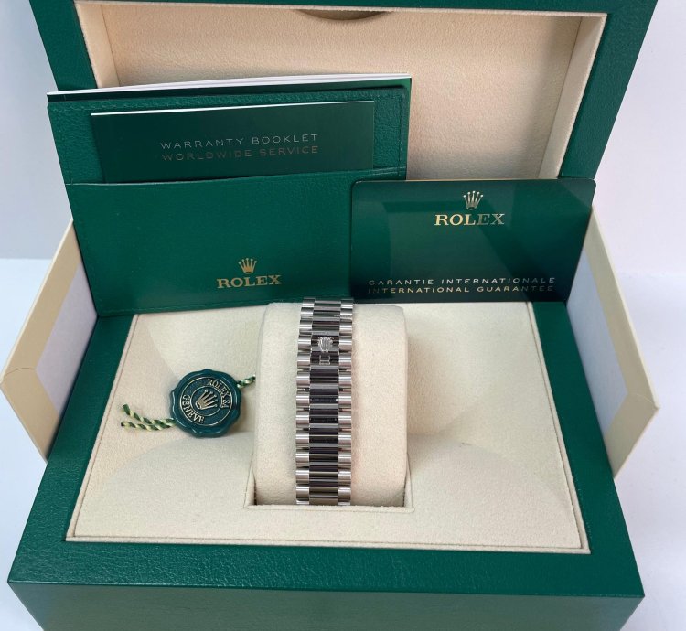 Rolex Day-date 40 White Gold Day-date 40 Fluted Bezel White Roman Dial President Bracelet 228239