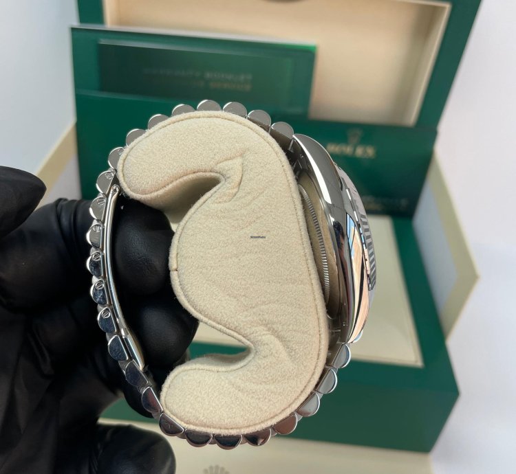 Rolex Day-date 40 White Gold Day-date 40 Fluted Bezel White Roman Dial President Bracelet 228239
