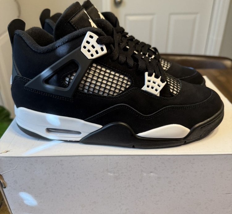 Jordan 4 White Thunder