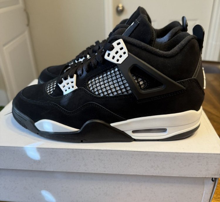 Jordan 4 White Thunder