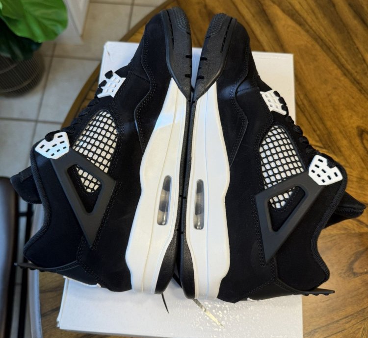Jordan 4 White Thunder