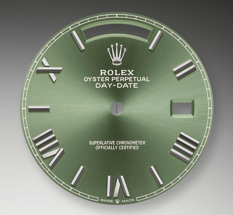 Rolex Day-date 40 White Gold Day-date 40 Olive Green Bevelled Roman Dial - President Bracelet
