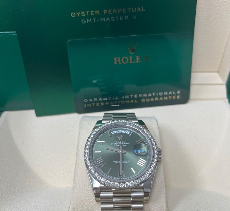 Rolex Day-date 40 White Gold Day-date 40 Olive Green Bevelled Roman Dial - President Bracelet