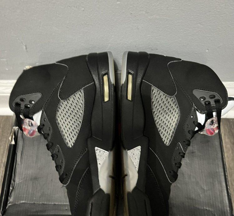 Jordan 5 Black Metallic