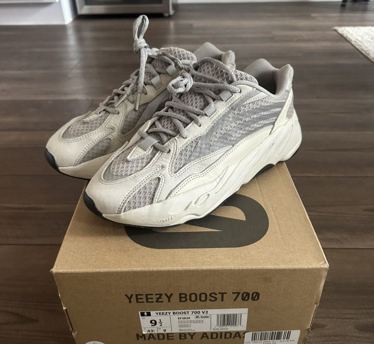 2018 Yeezy Boost 700 V2 Static - Pair 1st Batch Yzy