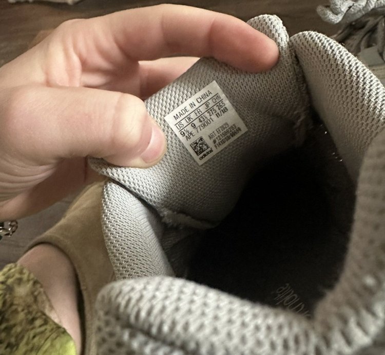 2018 Yeezy Boost 700 V2 Static - Pair 1st Batch Yzy