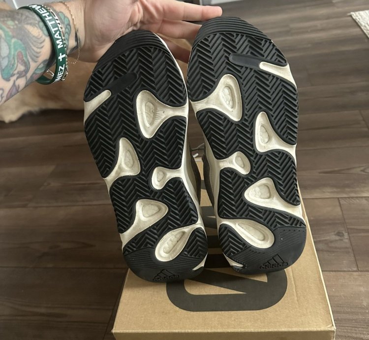 2018 Yeezy Boost 700 V2 Static - Pair 1st Batch Yzy