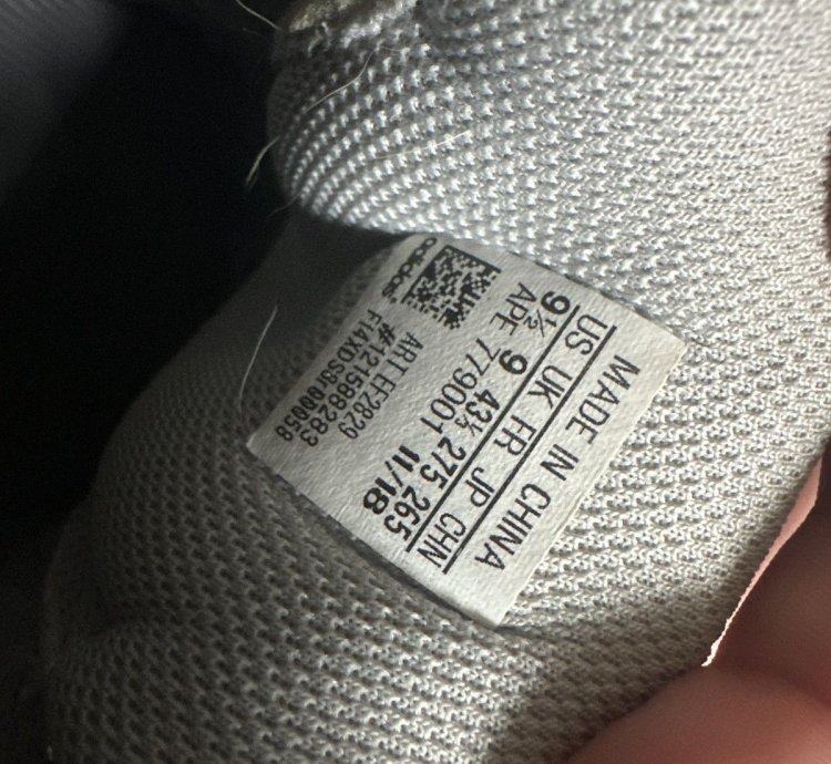 2018 Yeezy Boost 700 V2 Static - Pair 1st Batch Yzy