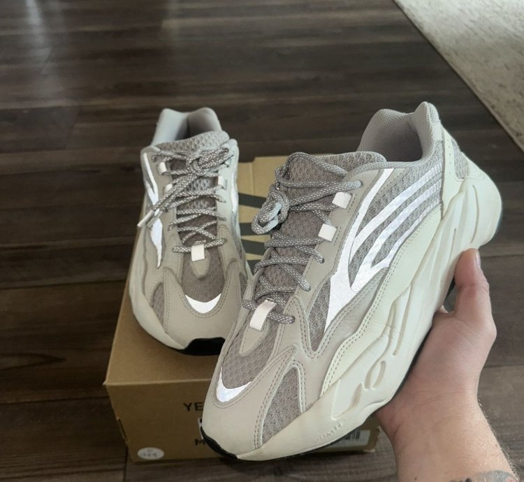2018 Yeezy Boost 700 V2 Static - Pair 1st Batch Yzy
