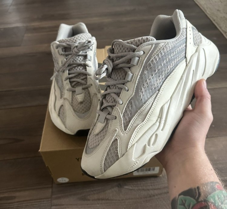 2018 Yeezy Boost 700 V2 Static - Pair 1st Batch Yzy