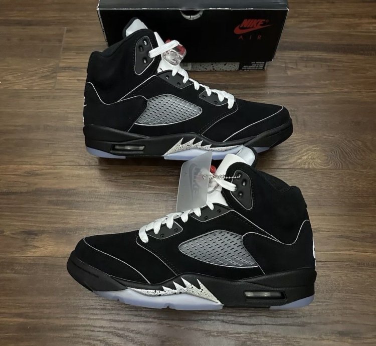 Jordan 5 Black Reimaigned