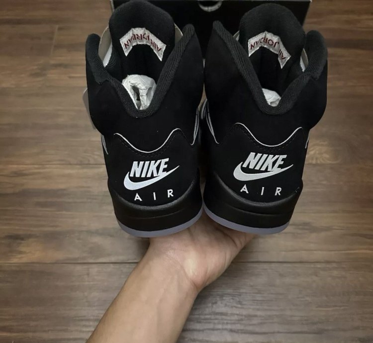 Jordan 5 Black Reimaigned