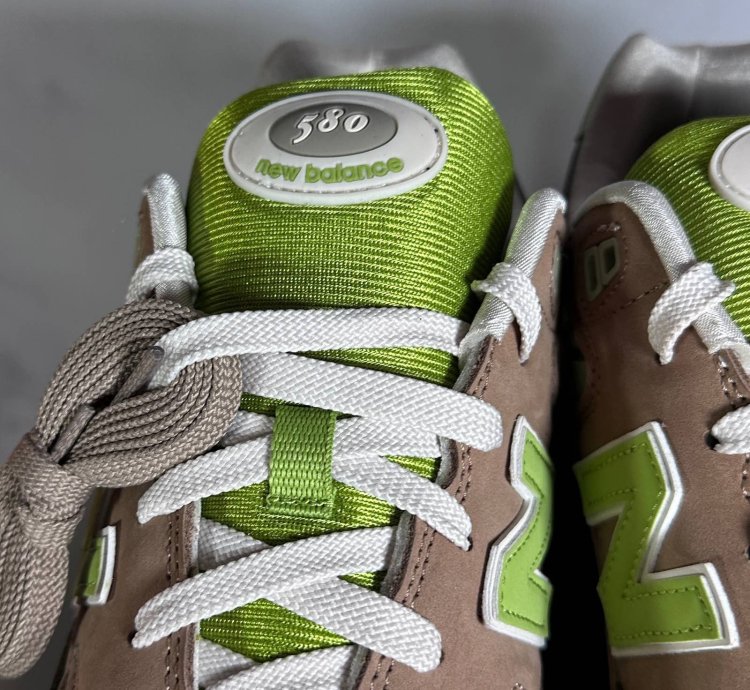 580 Cream Green