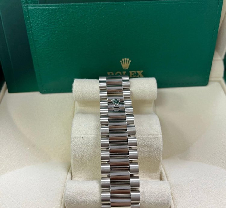 Rolex Day-date 40 White Gold Mother Of Pearl Diamond Dial 228239
