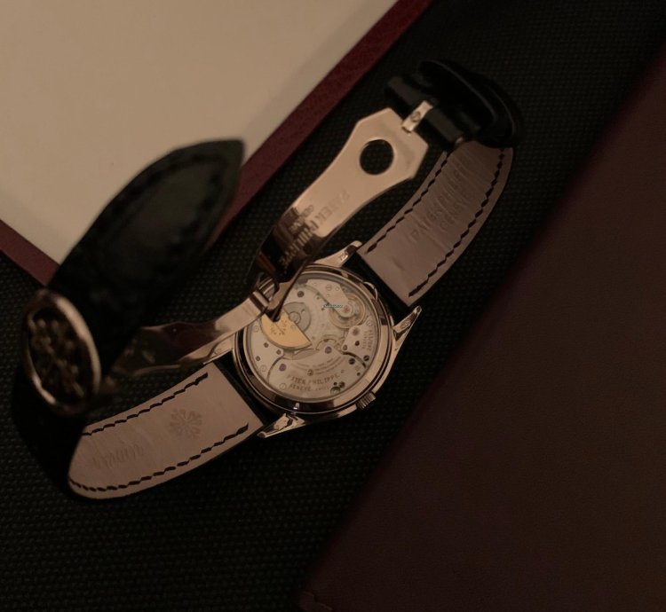 Patek Philippe Perpetual Calendar 3940g - Perpetual Calendar White Roman Dial 18k White Gold Rare Excellent With Pp Watch Winder Wallet Archive Extract